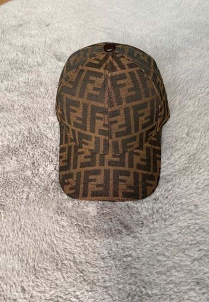 Casquette Fendi marron neuf avec étiquette !!!