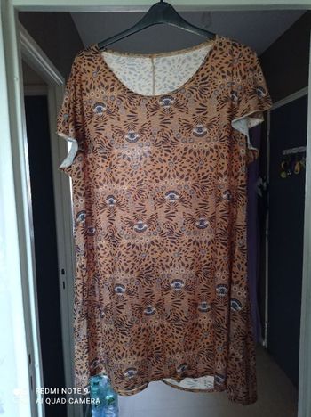 Robe courte ou tunique.