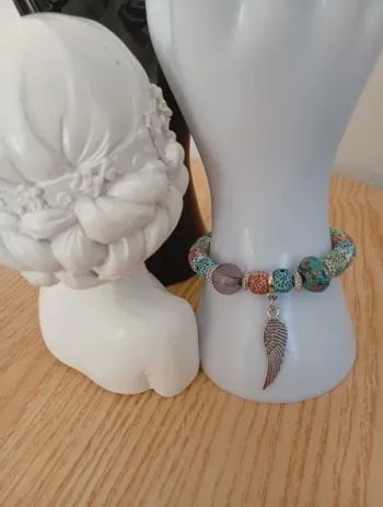 Bracelet bohémien en pierres femme motif aile