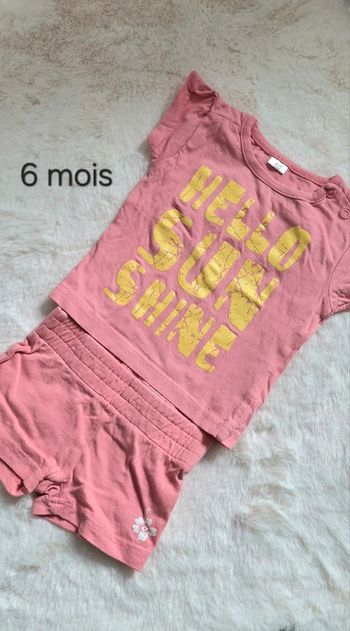 Ensemble short + t-shirt manches courtes taille 6 mois