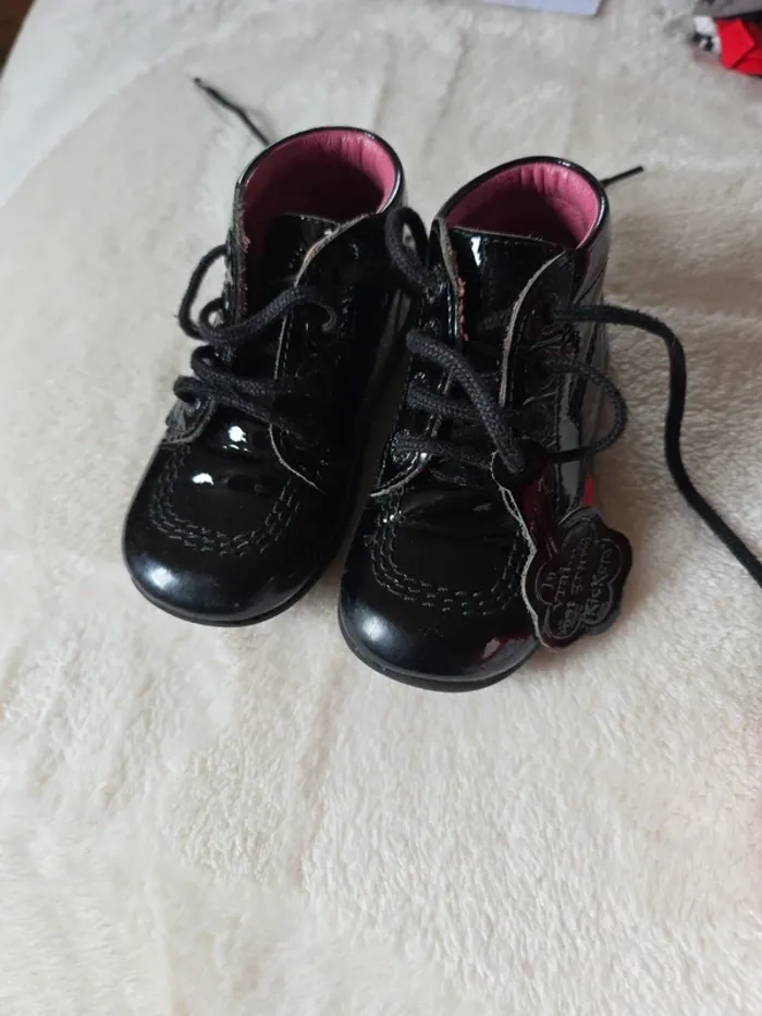 Chaussures Kickers vernis Noire taille 24 - photo numéro 3