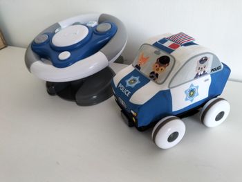 Voiture télécommandée en tissus