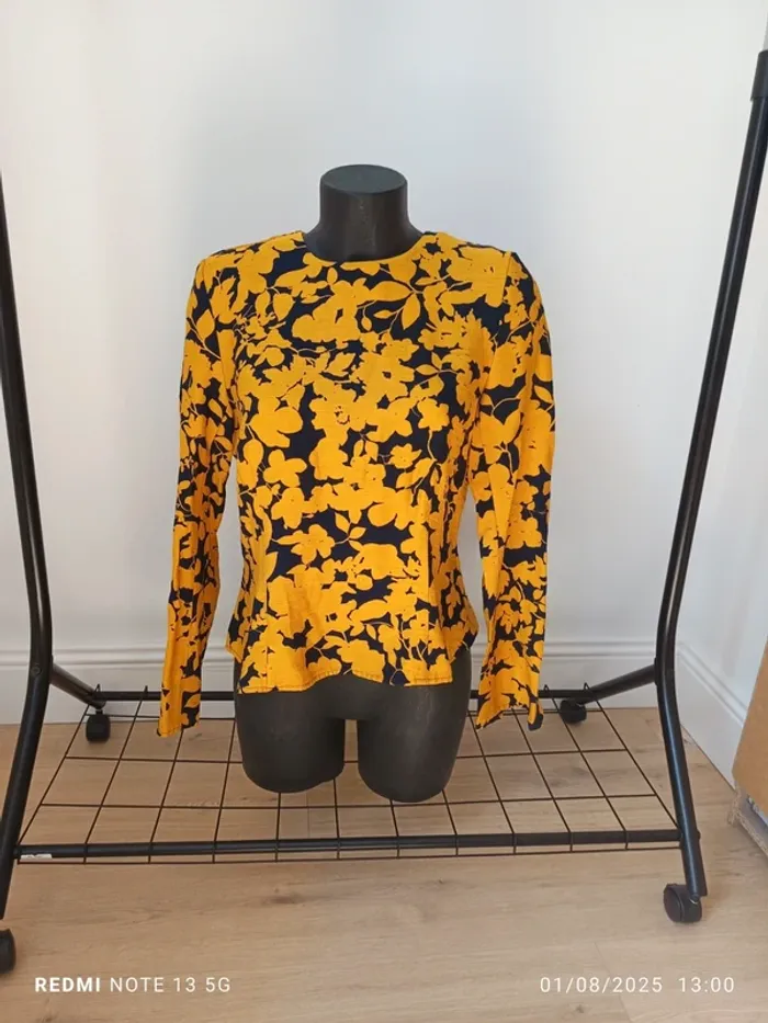 Magnifique haut noir et jaune h&M taille 44