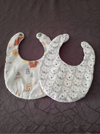 Lot de 2 bavoirs bébé