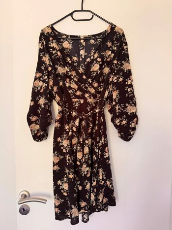 Robe légère à volant et motifs