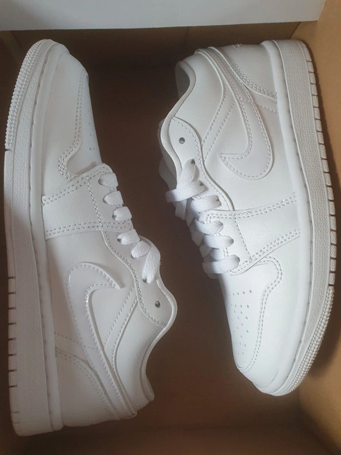 Nike Air Jordan 1 (35.5) - photo numéro 9