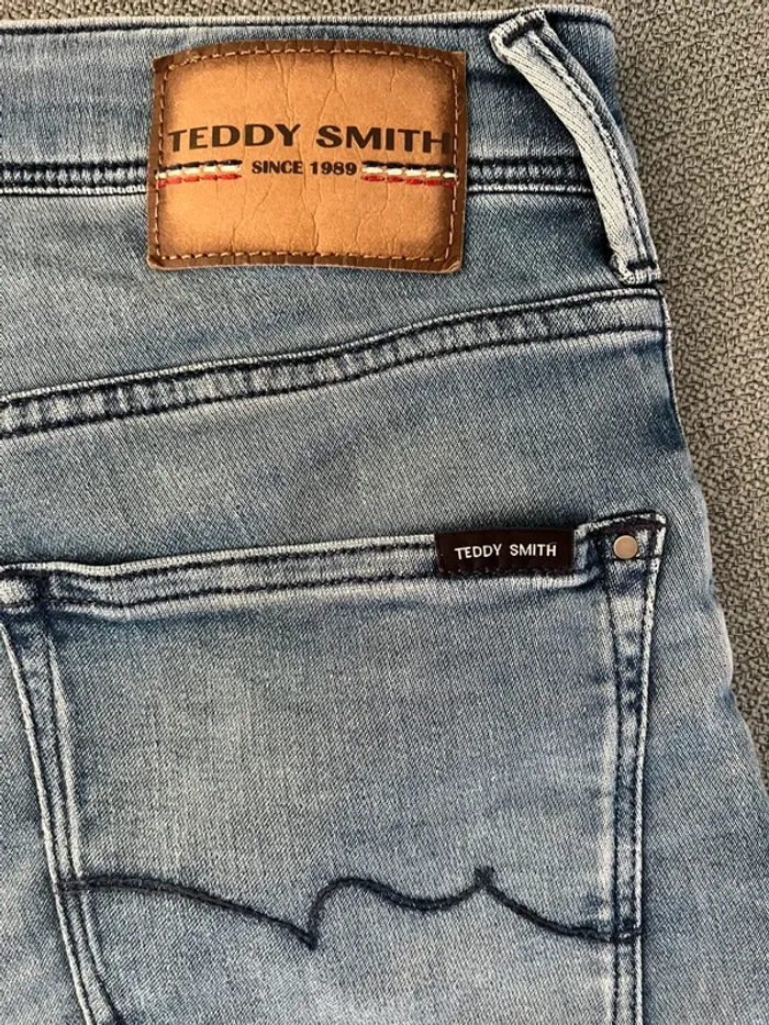 Bermuda en jean Teddy Smith taille 38 - photo numéro 4