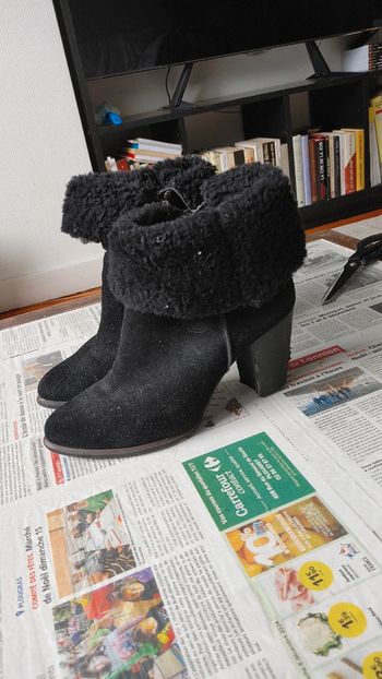 Bottes en mouton retourné shearling intégralement fourré UGG taille 40