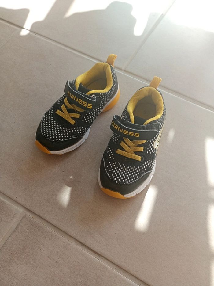 Basket enfant, Airness noir et jaune taille 25