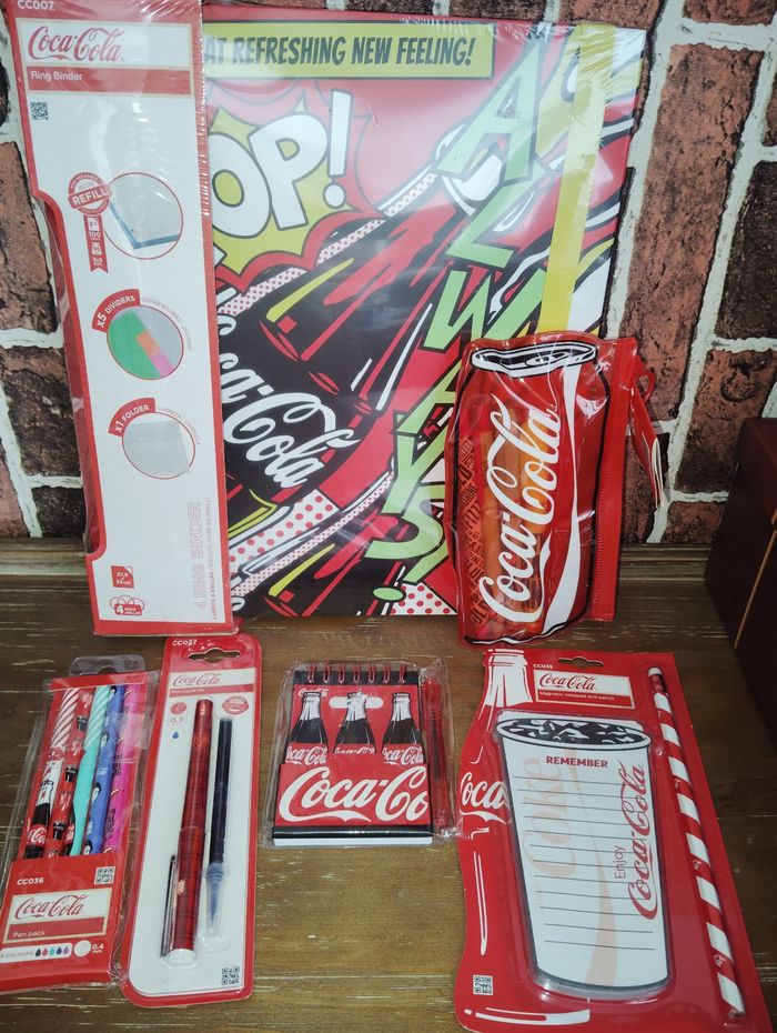 Lot d'accessoires papeterie Coca cola