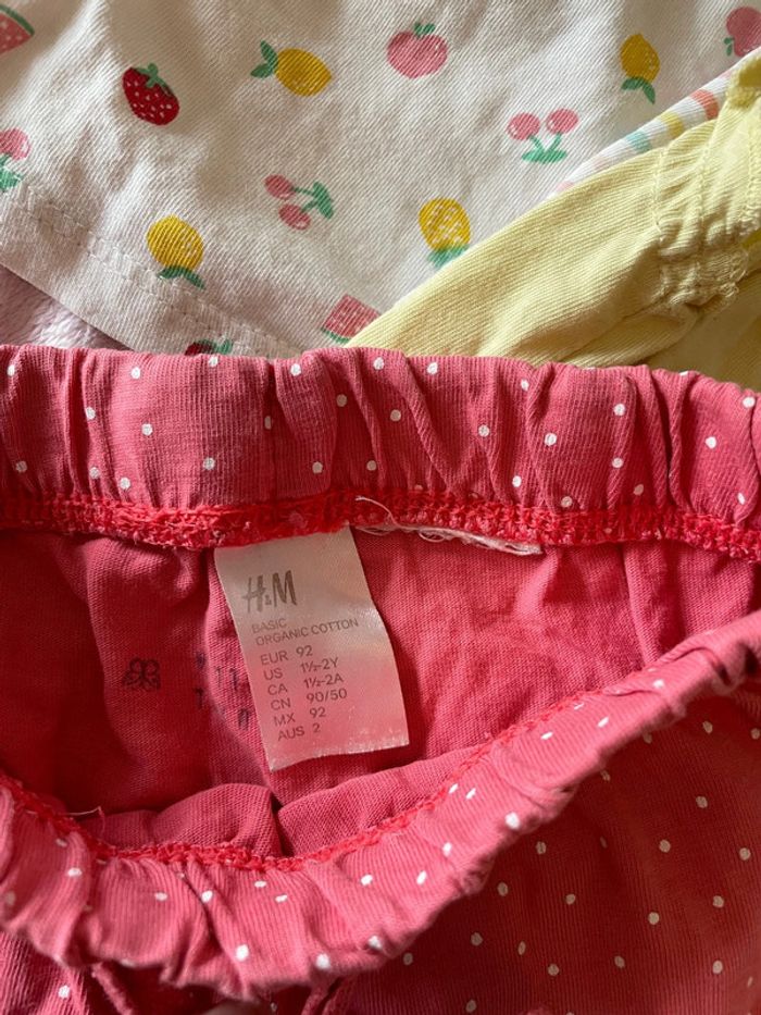 Lot 3 tuniques et 1 short H&M 18/24 mois - photo numéro 3
