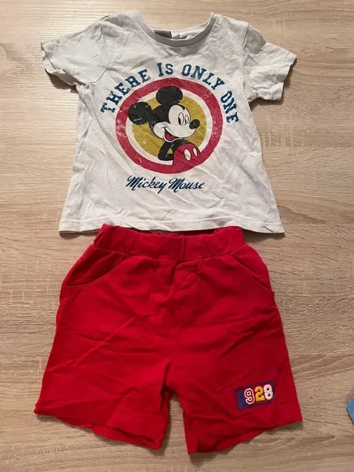 ensemble T-shirt / Short 18 mois