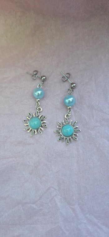 Boucles d’oreilles double perle bleue et soleil argenté