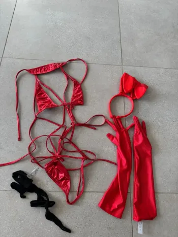 Ensemble lingerie rouge déguisement, neuf taille M