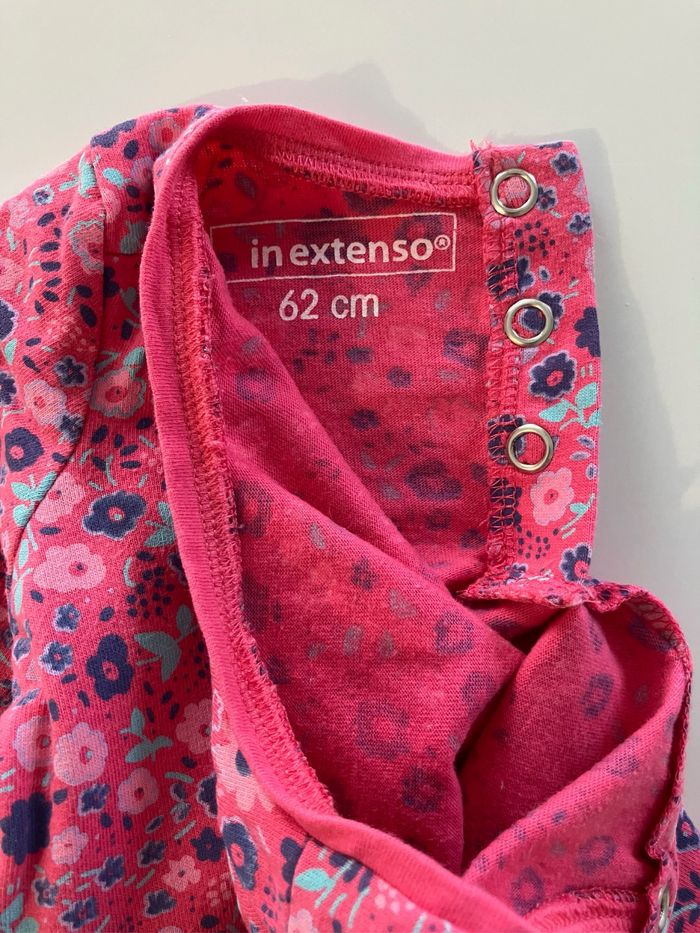 Tee-shirt fuschia à petites fleurs - photo numéro 7
