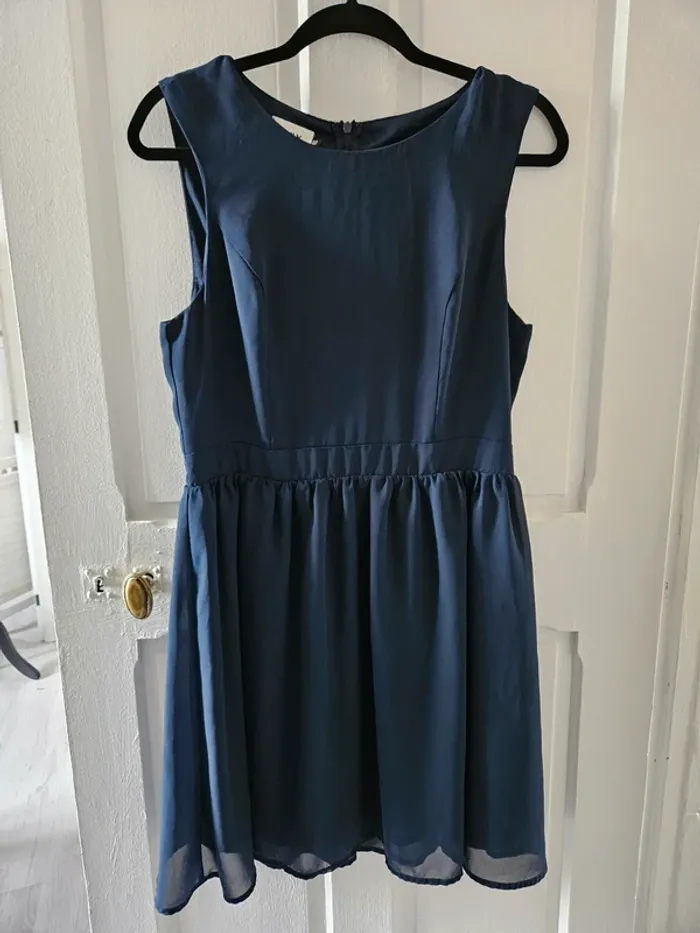 Belle robe marine T.40 Only