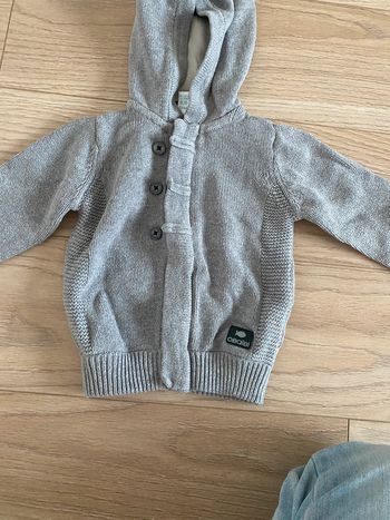 Gilet obaibi 12 mois très bon etat