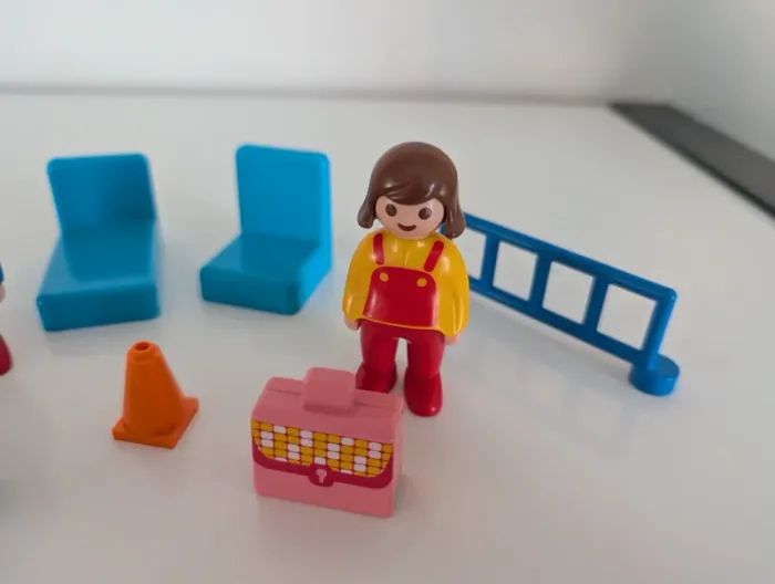 Playmobil 1 2 3 lot vrac personnage fauteuil barrière valise sac etc - photo numéro 4