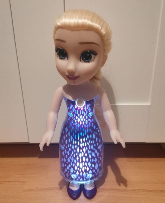 Poupée Disney Elsa chantante - photo numéro 5