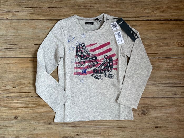 T-shirt IKKS taille 4 ans. Neuf étiqueté
