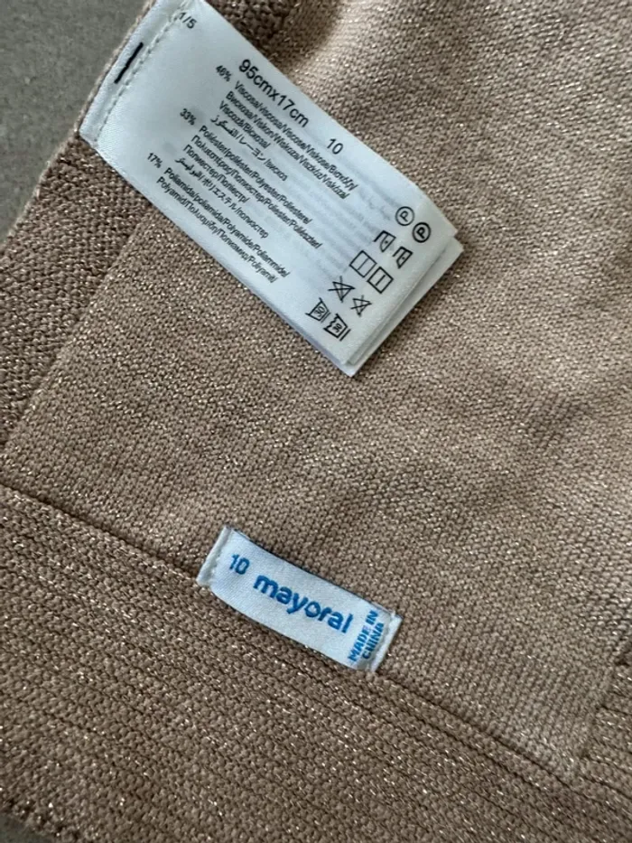 Echarpe Mayoral 10 ans, très bon état, 95*17cm - photo numéro 2