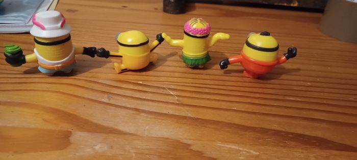 4 petites figurines les minions - photo numéro 4
