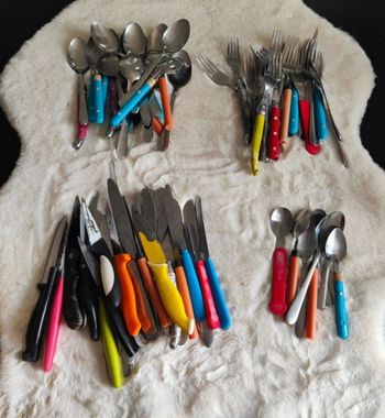 Lot de plus d'une centaine de couverts 