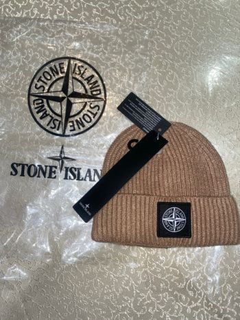 Bonnet stone island marron neuf