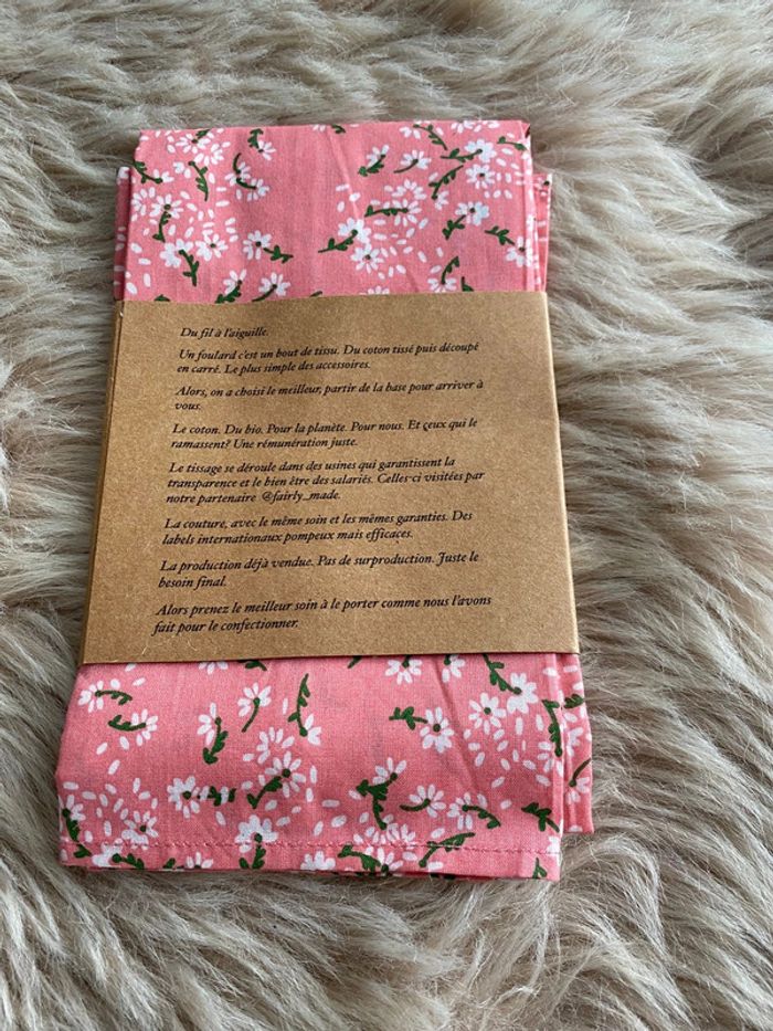 Foulard à fleurs - photo numéro 2