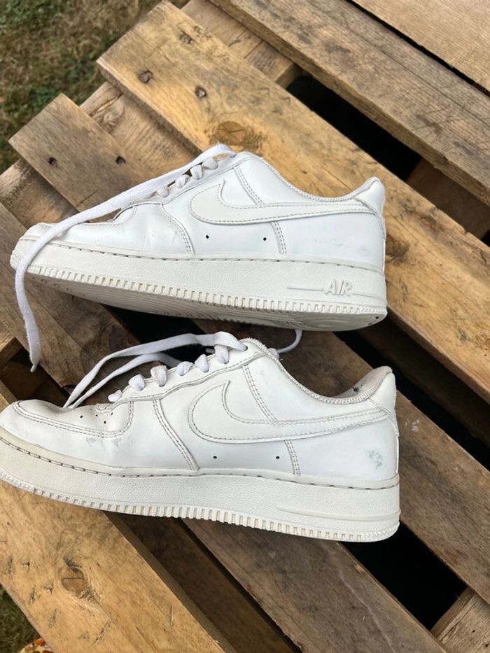Nike Air Force 1 blanches pointure 39 - photo numéro 7