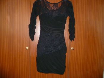 Robe noire et dentelle