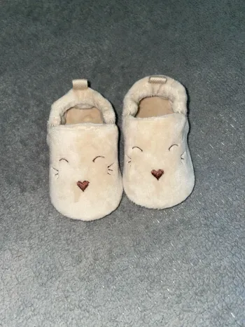 chausson beige 6/9mois