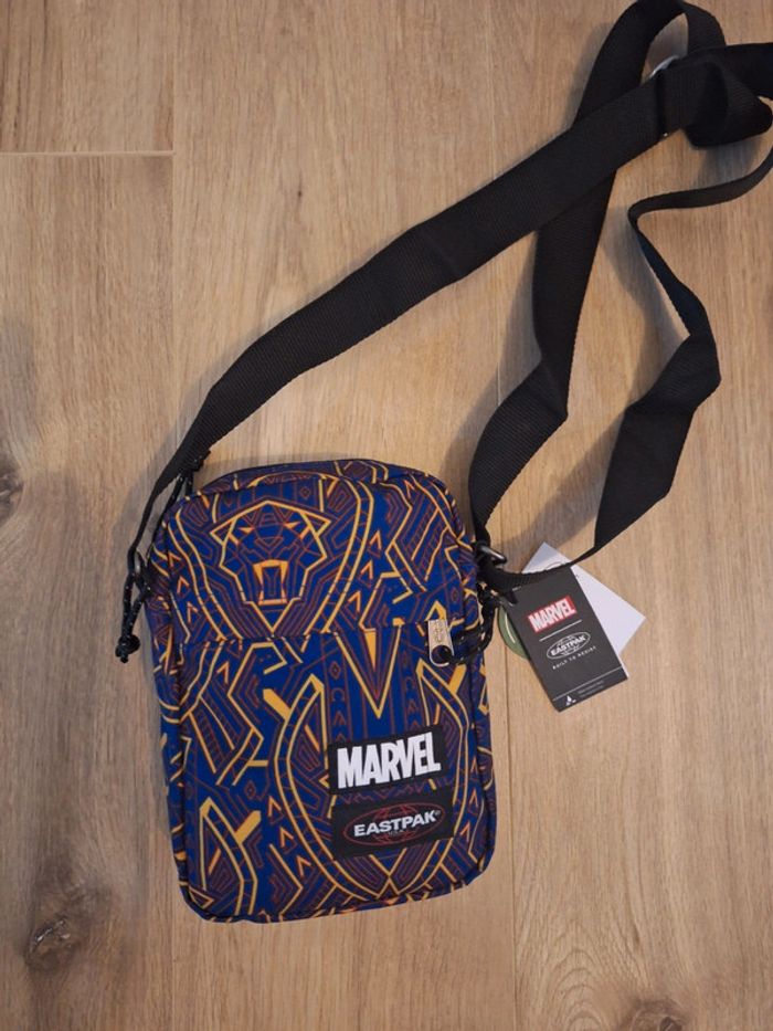 👜 Sac Marvel x Eastpak aux motifs colorés 👜 - photo numéro 2