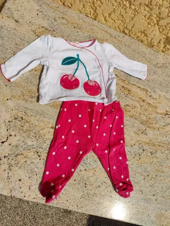 Pyjama 2 pièces cerises 9 mois