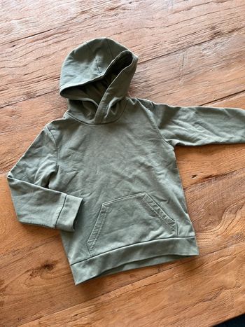 Pull à capuche vert kaki 4 ans