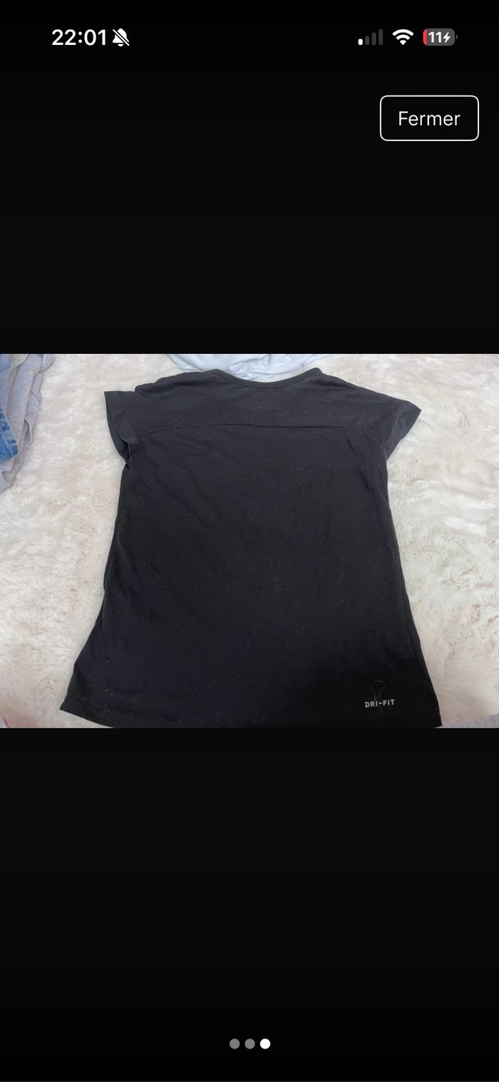 t-shirt Nike noir taille 10-12 ans en très bon état - photo numéro 3