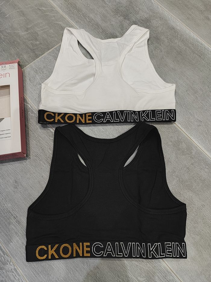 2 brassières en 10/12 ans - photo numéro 2