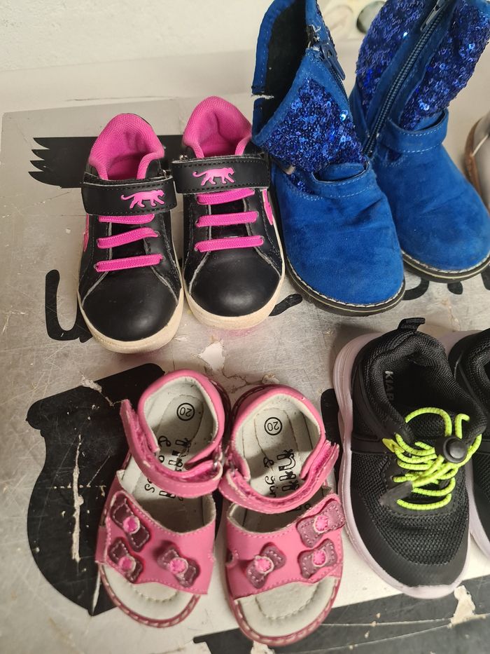 Lot de chaussures fille très bon état et bon état du 20 au 24 - photo numéro 2