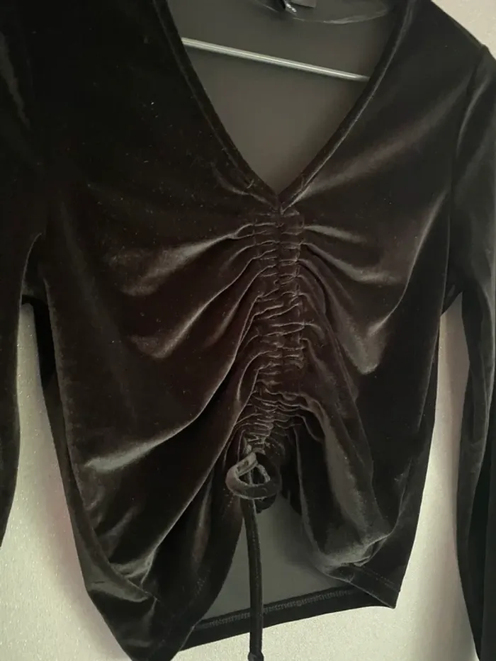 Top/haut froncé en velour noir - photo numéro 3