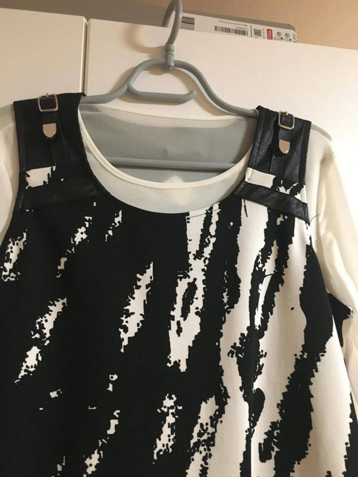 Robe noire et blanche avec chemise en voile blanche taille  40. marque ac Belle. - photo numéro 4