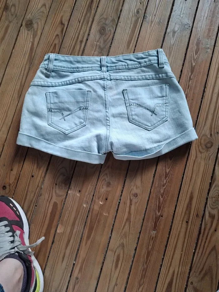 Short taille 38 tacher voir photo - photo numéro 5