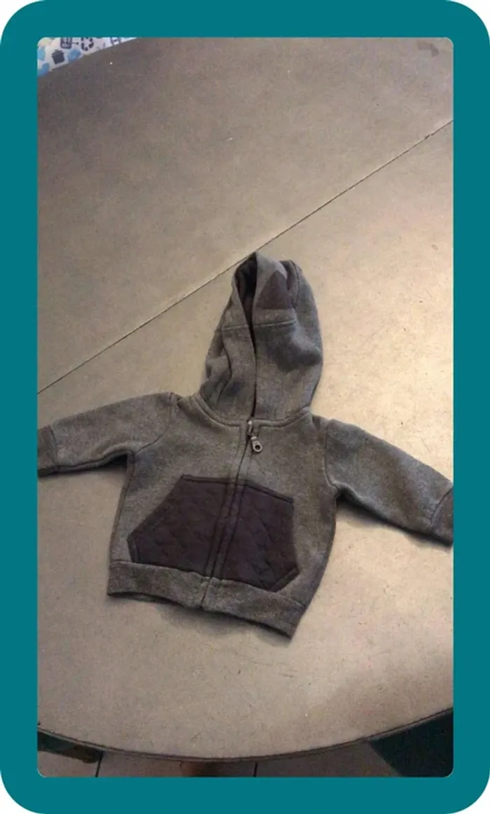 Sweat zippé a capuche