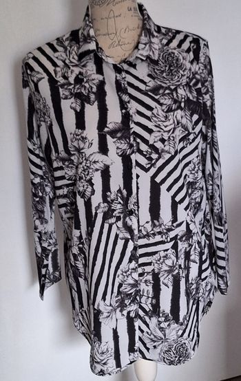 Longue chemise blanche et noire imprimée grosses fleurs