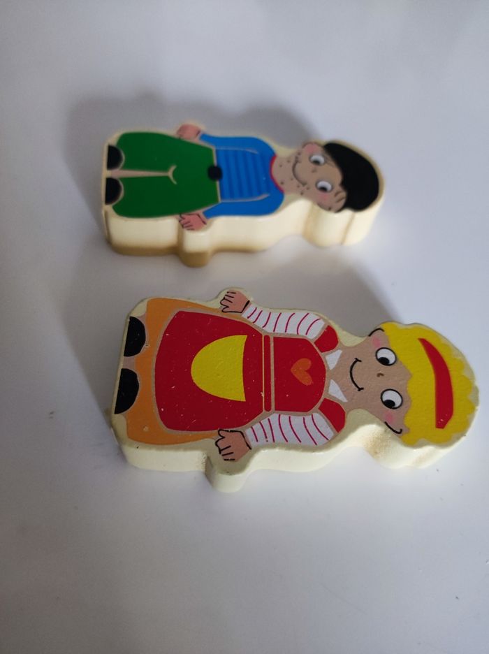 Lot 2 figurines gille & garçon en bois - photo numéro 4