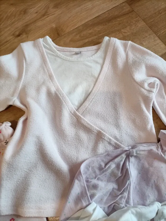 Lot sous pulls jogging pull effet cache coeur taille 23 mois - photo numéro 4