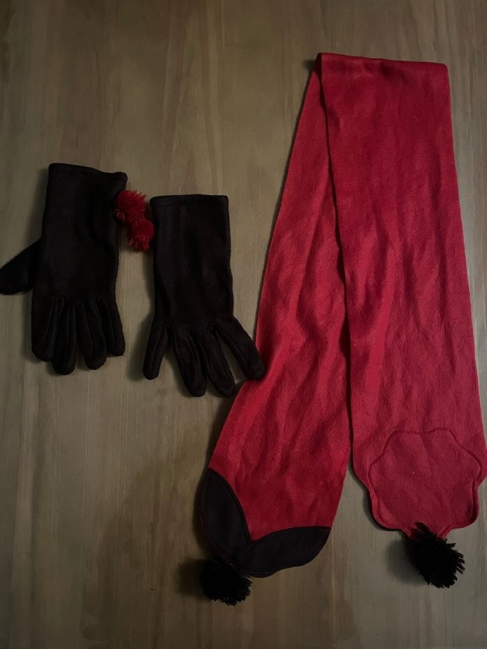 Écharpe rouge et paire de gants marrons Yves Rocher  NEUFS - photo numéro 2