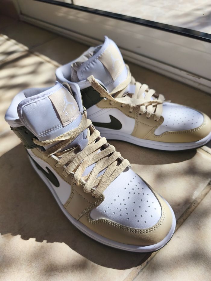 Baskets Air Jordan montantes neuves femme - photo numéro 2