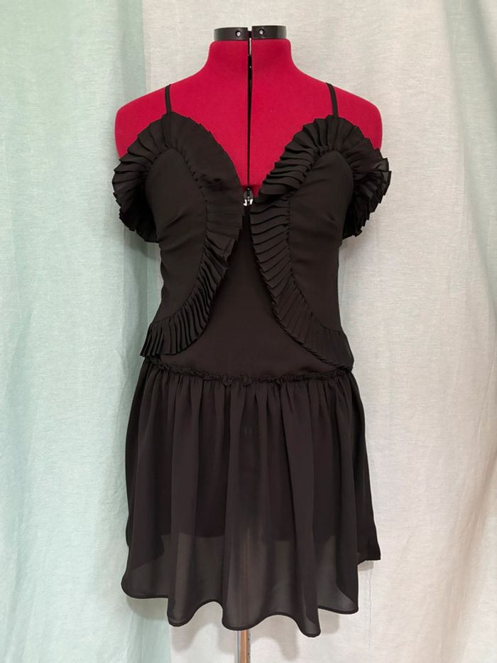 Superbe tunique/robe courte sexy noire en crêpe avec bretelle et froufrou