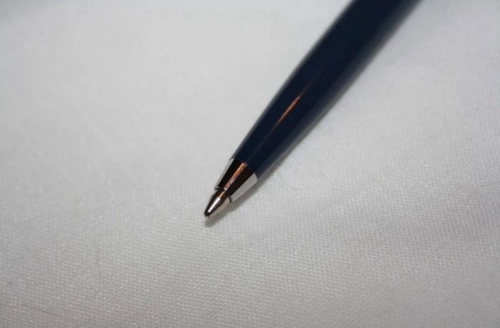 Stylo bille bleu rechargeable chromé - photo numéro 2