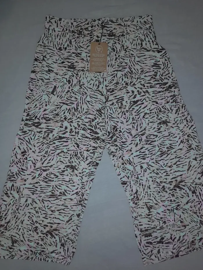 Pantalon court, coupe ample.vero moda.taille L